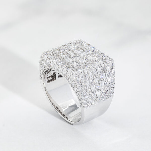 Baguette and Round Diamond Ring LX024039